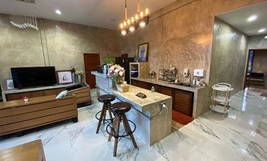 Luxuriously Pool Villa House for rent . near Phakoitai Fresh Market and Meechok plaza.