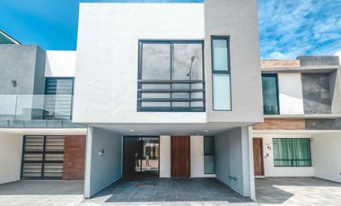 CASA EN VENTA EN FRACCIONAMIENTO CORTIJO SAN DIEGO