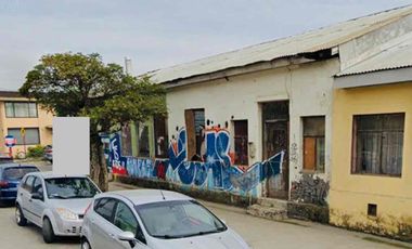 SITIO ESQUINA CON CASA ANTIGUA 300,87 MT2 (HABITACIONAL Y COMERCIAL EN CENTRO DE LA COMUNA DE PENCO)