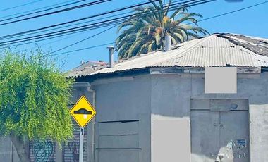 SITIO ESQUINA CON CASA ANTIGUA 300,87 MT2 (HABITACIONAL Y COMERCIAL EN CENTRO DE LA COMUNA DE PENCO)