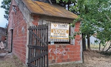 CASA EN VENTA A TERMINAR - 1/2 LOTE PROPIO