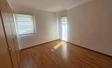 🚩Rento  departamento en la colonia. LA Martinica,  LEon  Gto.  ( malecón del rio y Lopez  Mateos )

Renta $ 12,000  con mtto 


💎2do piso 
💎Sala, comedor, cocina 
💎 cuarto de  lavado 
💎  3  recamaras,  la principal  con baño y vestidor 
💎 total  de baños  2 
💎 mt2  166
💎estacionamiento  para 2  autos 


Cerca  de Poliforum, parque explora, teatro bicentenario, Soriana, colegios como el Jassa, América  etc,  

Super  céntrico!!