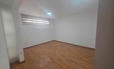 🚩Rento  departamento en la colonia. LA Martinica,  LEon  Gto.  ( malecón del rio y Lopez  Mateos )

Renta $ 12,000  con mtto 


💎2do piso 
💎Sala, comedor, cocina 
💎 cuarto de  lavado 
💎  3  recamaras,  la principal  con baño y vestidor 
💎 total  de baños  2 
💎 mt2  166
💎estacionamiento  para 2  autos 


Cerca  de Poliforum, parque explora, teatro bicentenario, Soriana, colegios como el Jassa, América  etc,  

Super  céntrico!!