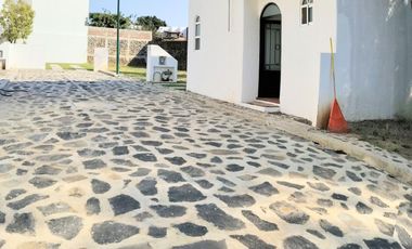 VENTA DE CASA EN RESIDENCIAL EXCLUSIVO CON ALBERCA PROPIA EN TLAYACAPAN, MOR.