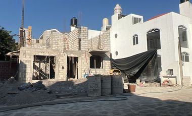 VENTA DE CASA EN RESIDENCIAL EXCLUSIVO CON ALBERCA PROPIA EN TLAYACAPAN, MOR.