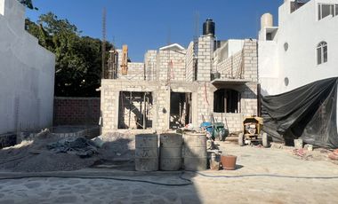 VENTA DE CASA EN RESIDENCIAL EXCLUSIVO CON ALBERCA PROPIA EN TLAYACAPAN, MOR.