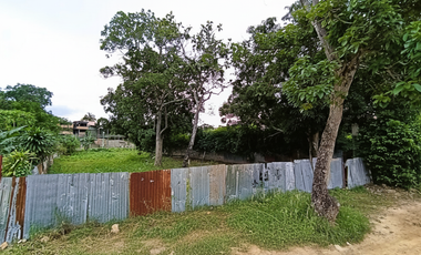 Se vende terreno de 1204 m², en el malecón del Cumbaza, para construir una casa grande o negocio.