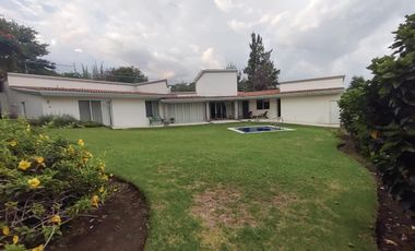 Casa en fracc. Lomas de cortes