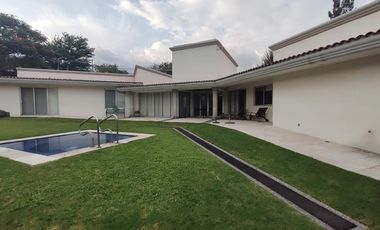 Casa en fracc. Lomas de cortes