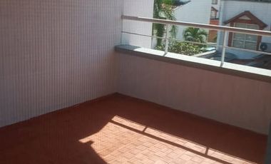 VENTA CASA DE TRES PISOS