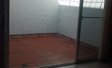VENTA CASA DE TRES PISOS