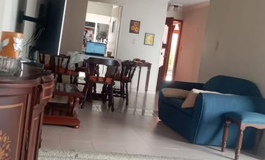 VENTA CASA DE TRES PISOS