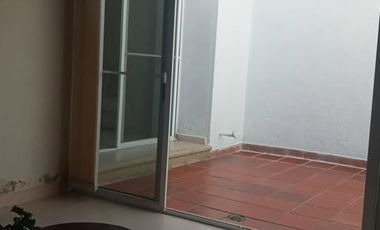 VENTA CASA DE TRES PISOS