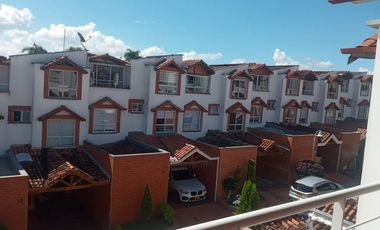 VENTA CASA DE TRES PISOS