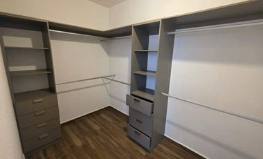 CASA CON PANELES  SOLARES Y ES SIN MUEBLES EN EL FRACCIONAMIENTO VILANOVA RESIDENCIAL