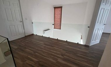 CASA CON PANELES  SOLARES Y ES SIN MUEBLES EN EL FRACCIONAMIENTO VILANOVA RESIDENCIAL