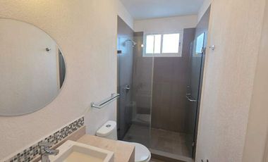 CASA CON PANELES  SOLARES Y ES SIN MUEBLES EN EL FRACCIONAMIENTO VILANOVA RESIDENCIAL