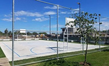 CASA CON PANELES  SOLARES Y ES SIN MUEBLES EN EL FRACCIONAMIENTO VILANOVA RESIDENCIAL