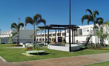 CASA CON PANELES  SOLARES Y ES SIN MUEBLES EN EL FRACCIONAMIENTO VILANOVA RESIDENCIAL