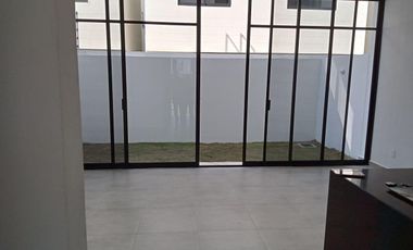 CASA SIN MUEBLES EN EL FRACCIONAMIENTO CORALES II