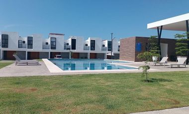 CASA SIN MUEBLES EN EL FRACCIONAMIENTO CORALES II