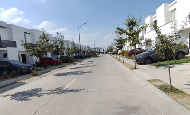 Casa en renta 3 recámaras 3 baños Residencial Murano, León, Gto. Privada con control de acceso y guardias de seguridad