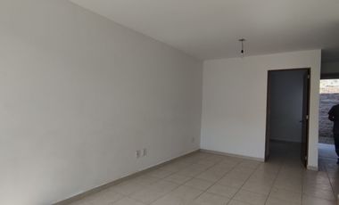 Casa en renta 3 recámaras 3 baños Residencial Murano, León, Gto. Privada con control de acceso y guardias de seguridad