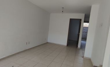 Casa en renta 3 recámaras 3 baños Residencial Murano, León, Gto. Privada con control de acceso y guardias de seguridad