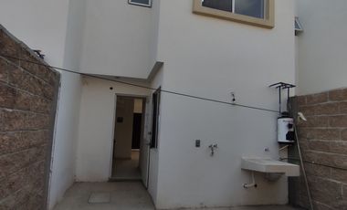Casa en renta 3 recámaras 3 baños Residencial Murano, León, Gto. Privada con control de acceso y guardias de seguridad