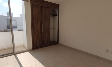 Casa en renta 3 recámaras 3 baños Residencial Murano, León, Gto. Privada con control de acceso y guardias de seguridad