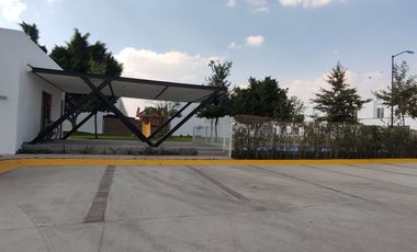 Casa en renta 3 recámaras 3 baños Residencial Murano, León, Gto. Privada con control de acceso y guardias de seguridad