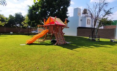 Casa en renta 3 recámaras 3 baños Residencial Murano, León, Gto. Privada con control de acceso y guardias de seguridad