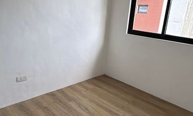 Affordable 3 Storey House in Fairview  with 3 bedrooms 3 cr 1 cg