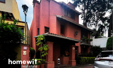 CASA EN VENTE FRENTE A PARQUE LORETO