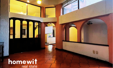 CASA EN VENTE FRENTE A PARQUE LORETO