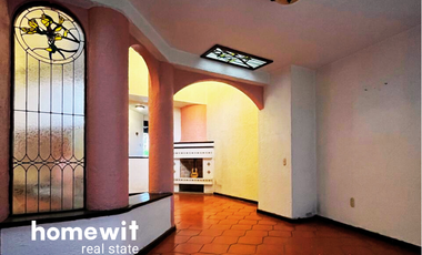 CASA EN VENTE FRENTE A PARQUE LORETO