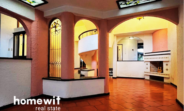 CASA EN VENTE FRENTE A PARQUE LORETO