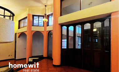 CASA EN VENTE FRENTE A PARQUE LORETO