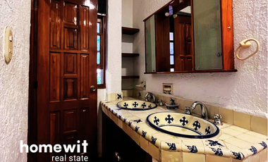 CASA EN VENTE FRENTE A PARQUE LORETO