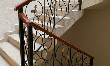 Preciosa casa, amplia y actual en Paseos del Bosque