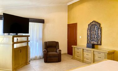 Preciosa casa, amplia y actual en Paseos del Bosque