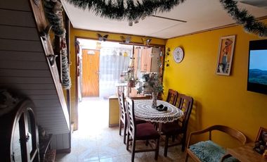 En Venta casa de 2 pisos, con 2D, 1B y E, en calle María Elena, La Florida