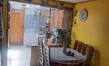 En Venta casa de 2 pisos, con 2D, 1B y E, en calle María Elena, La Florida