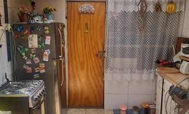 En Venta casa de 2 pisos, con 2D, 1B y E, en calle María Elena, La Florida