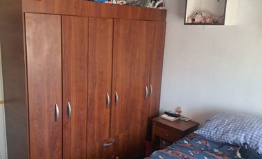 En Venta casa de 2 pisos, con 2D, 1B y E, en calle María Elena, La Florida