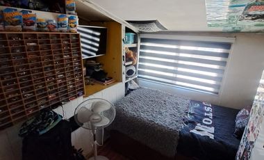 En Venta casa de 2 pisos, con 2D, 1B y E, en calle María Elena, La Florida