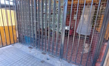 En Venta casa de 2 pisos, con 2D, 1B y E, en calle María Elena, La Florida