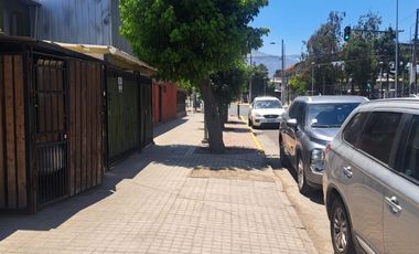 En Venta casa de 2 pisos, con 2D, 1B y E, en calle María Elena, La Florida