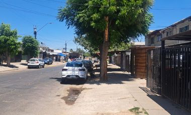En Venta casa de 2 pisos, con 2D, 1B y E, en calle María Elena, La Florida