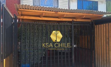 En Venta casa de 2 pisos, con 2D, 1B y E, en calle María Elena, La Florida